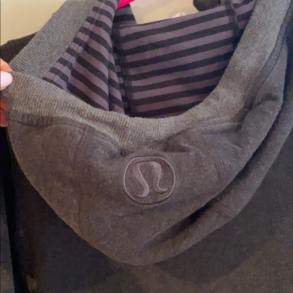 Lululemon sweater dark grey zip up size 2 - Picture 4 of 5